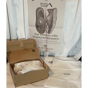 Mount to Coast R1s brand new white size womans size 7
